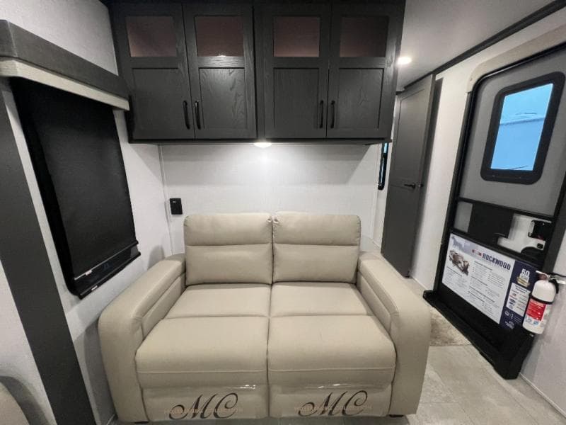 2025 Forest River 2025 Forest River Rockwood Signature Ultra Lite - thumbnail 17