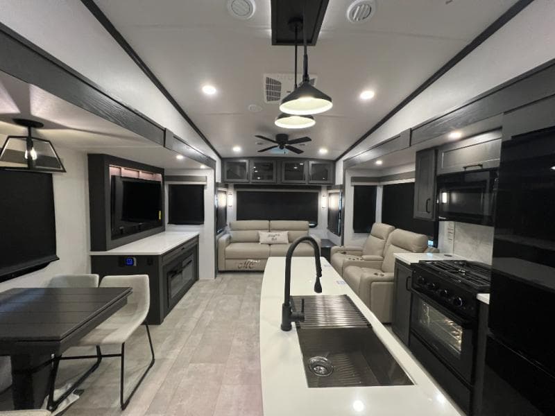 2025 Forest River 2025 Forest River Rockwood Signature - thumbnail 10