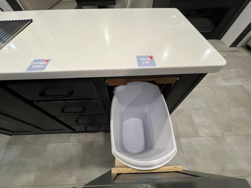 2025 Forest River 2025 Forest River Rockwood Signature - thumbnail 31