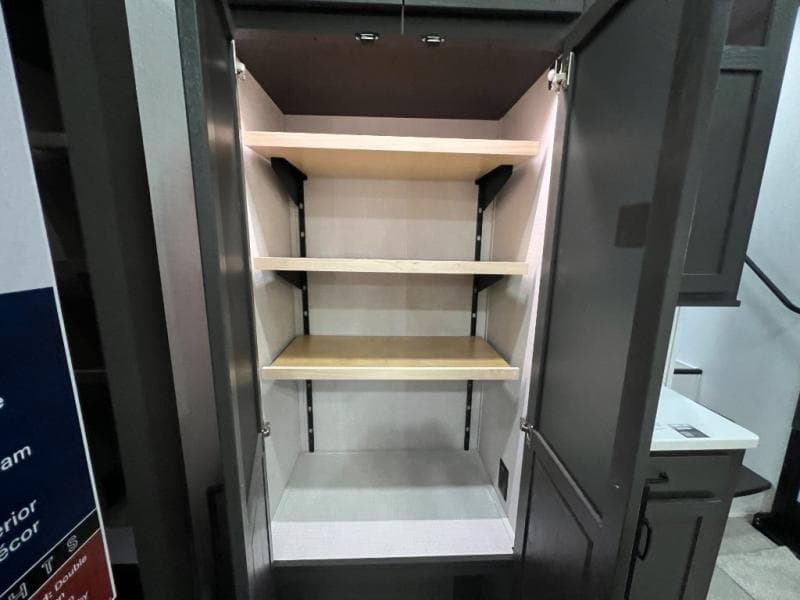 2025 Forest River 2025 Forest River Rockwood Signature - thumbnail 38