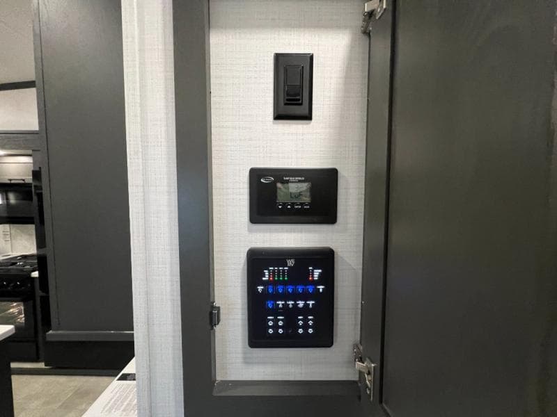 2025 Forest River 2025 Forest River Rockwood Signature - thumbnail 41