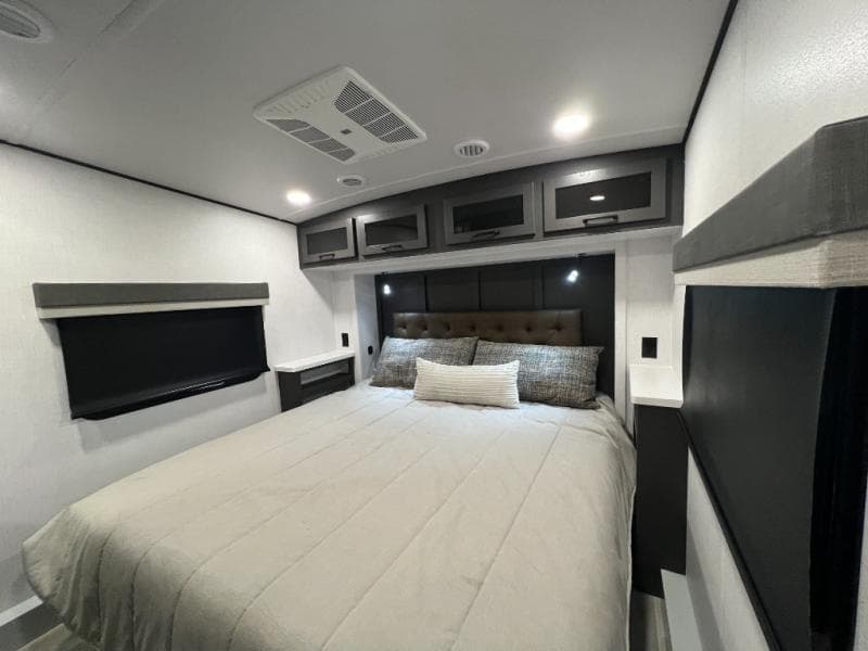 2025 Forest River 2025 Forest River Rockwood Signature - thumbnail 49