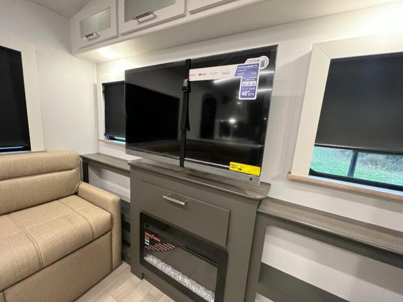 2025 Keystone RV 2025 Keystone RV Bullet Crossfire - thumbnail 13