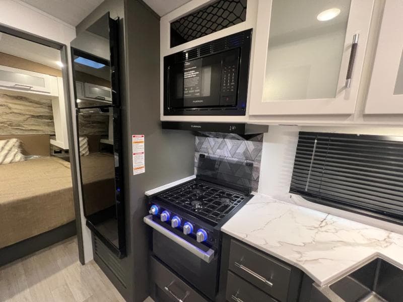 2025 Keystone RV 2025 Keystone RV Bullet Crossfire - thumbnail 22