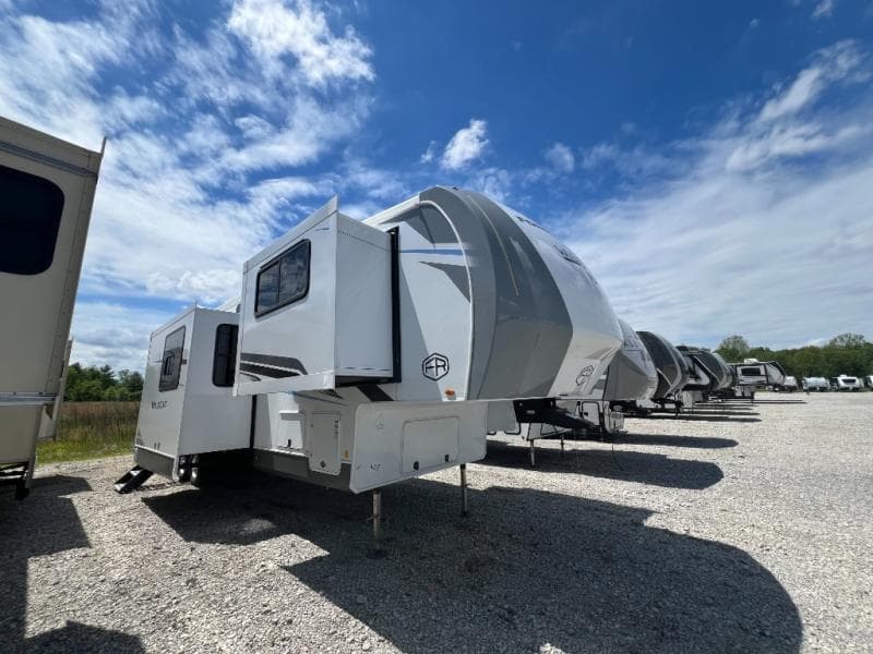 2025 Forest River 2025 Forest River Wildcat - thumbnail 3