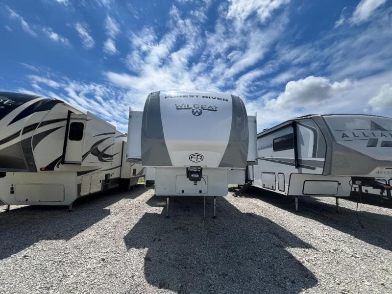 2025 Forest River 2025 Forest River Wildcat - thumbnail 4