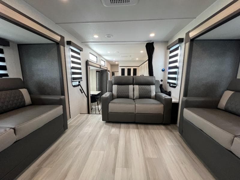 2025 Forest River 2025 Forest River Wildcat - thumbnail 35