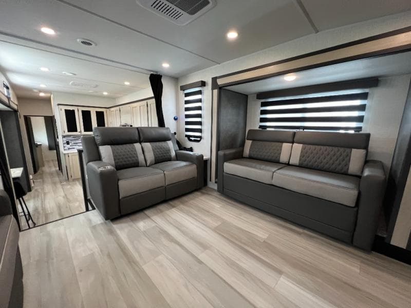 2025 Forest River 2025 Forest River Wildcat - thumbnail 36