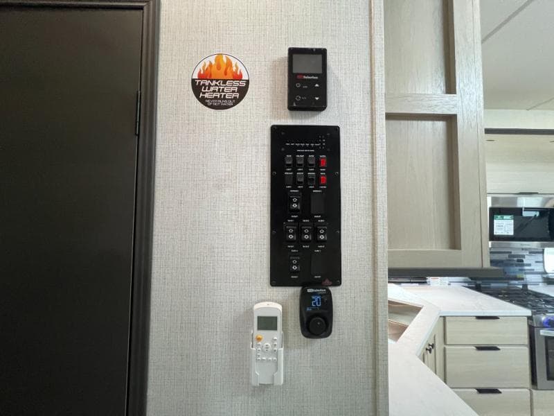 2025 Forest River 2025 Forest River Wildcat - thumbnail 40