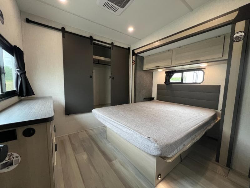 2025 Forest River 2025 Forest River Wildcat - thumbnail 47