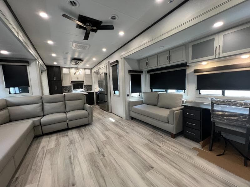 2025 Keystone 2025 Keystone Alpine Avalanche Edition - thumbnail 16