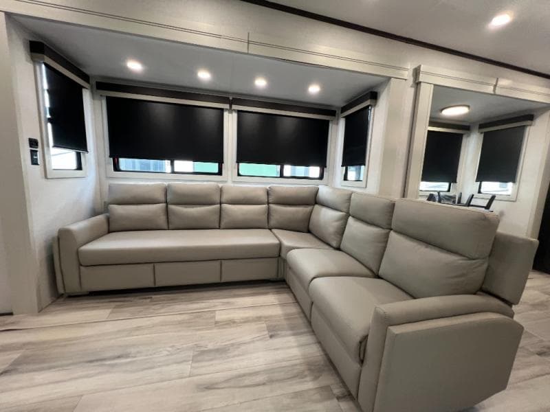 2025 Keystone 2025 Keystone Alpine Avalanche Edition - thumbnail 17