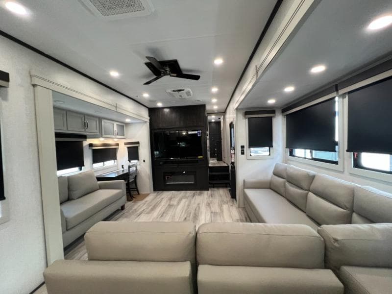 2025 Keystone 2025 Keystone Alpine Avalanche Edition - thumbnail 20