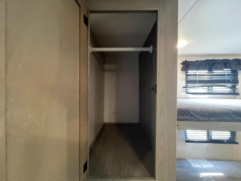 2022 Dutchmen 2022 Dutchmen Coleman Light - thumbnail 17