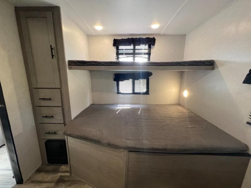 2022 Dutchmen 2022 Dutchmen Coleman Light - thumbnail 44