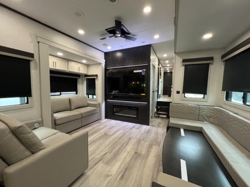 2025 Keystone 2025 Keystone Alpine Avalanche Edition - thumbnail 22