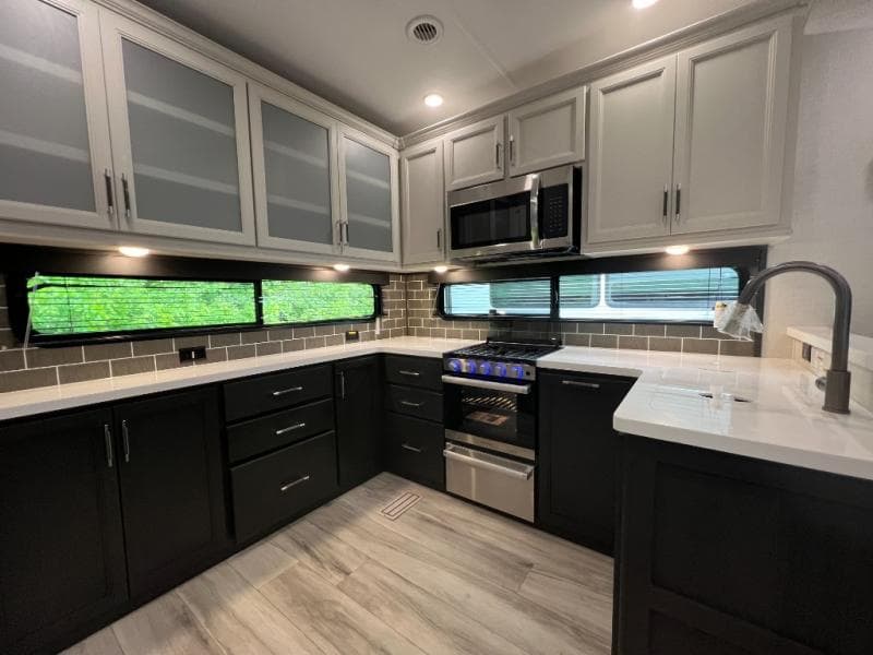 2025 Keystone 2025 Keystone Alpine Avalanche Edition - thumbnail 24