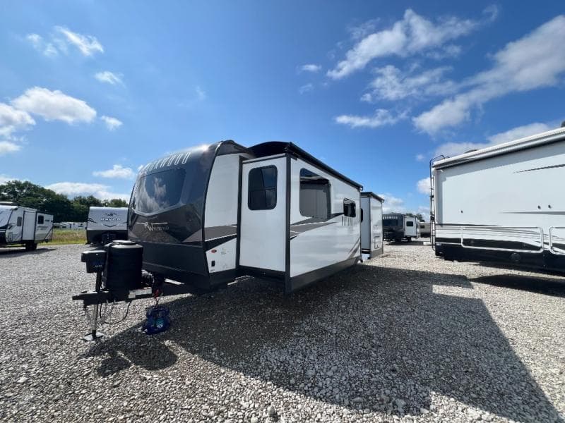 2025 Forest River 2025 Forest River Rockwood Ultra Lite - thumbnail 5