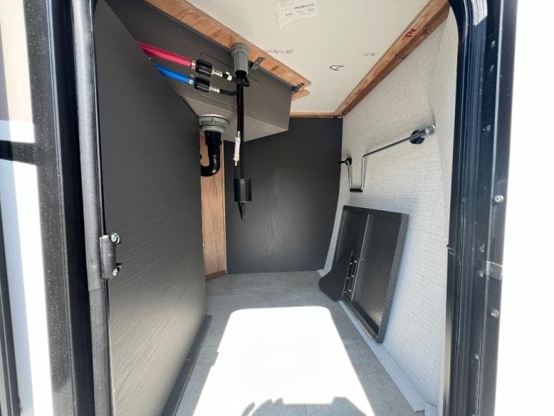 2025 Forest River 2025 Forest River Rockwood Ultra Lite - thumbnail 9