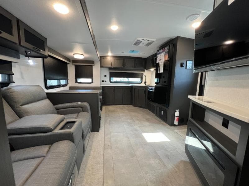 2025 Forest River 2025 Forest River Rockwood Ultra Lite - thumbnail 11