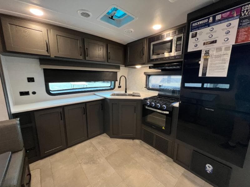 2025 Forest River 2025 Forest River Rockwood Ultra Lite - thumbnail 14