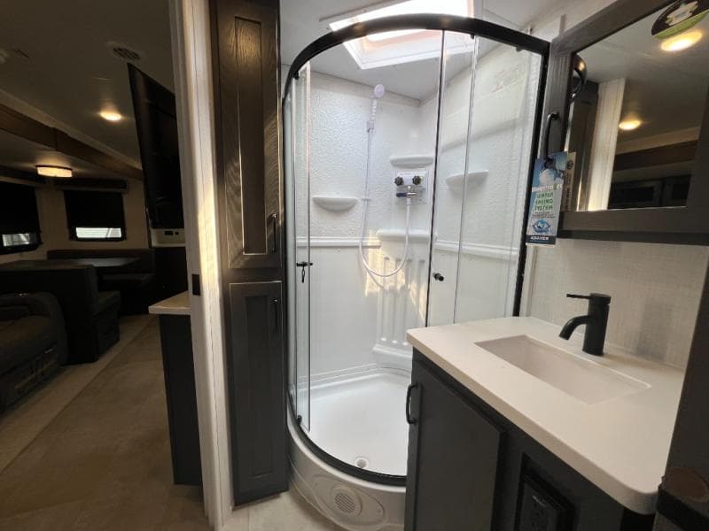 2025 Forest River 2025 Forest River Rockwood Ultra Lite - thumbnail 34