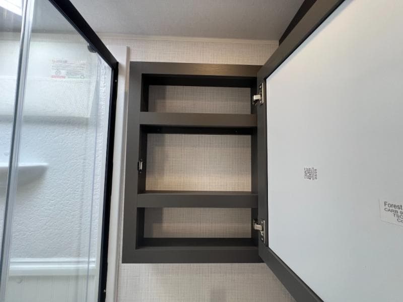 2025 Forest River 2025 Forest River Rockwood Ultra Lite - thumbnail 35