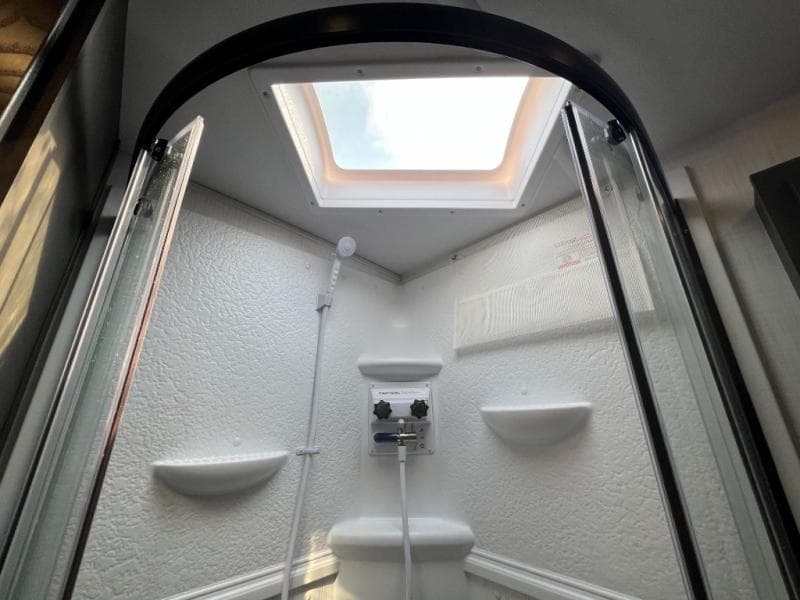 2025 Forest River 2025 Forest River Rockwood Ultra Lite - thumbnail 37