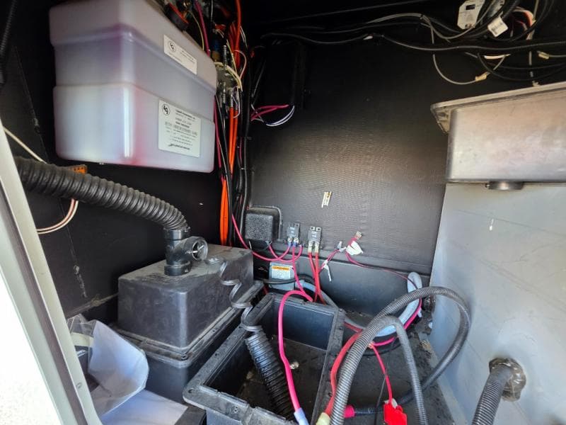 2022 Grand Design 2022 Grand Design Solitude - thumbnail 8