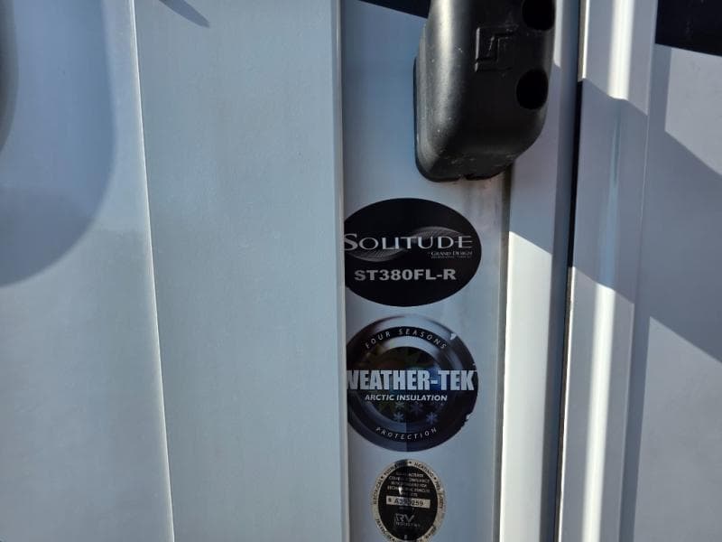 2022 Grand Design 2022 Grand Design Solitude - thumbnail 23