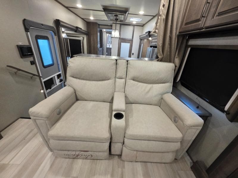 2022 Grand Design 2022 Grand Design Solitude - thumbnail 27