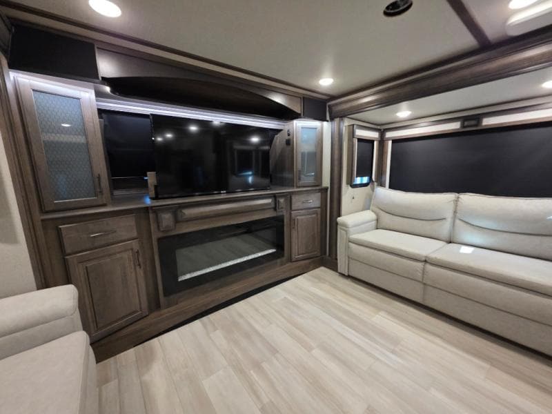 2022 Grand Design 2022 Grand Design Solitude - thumbnail 29