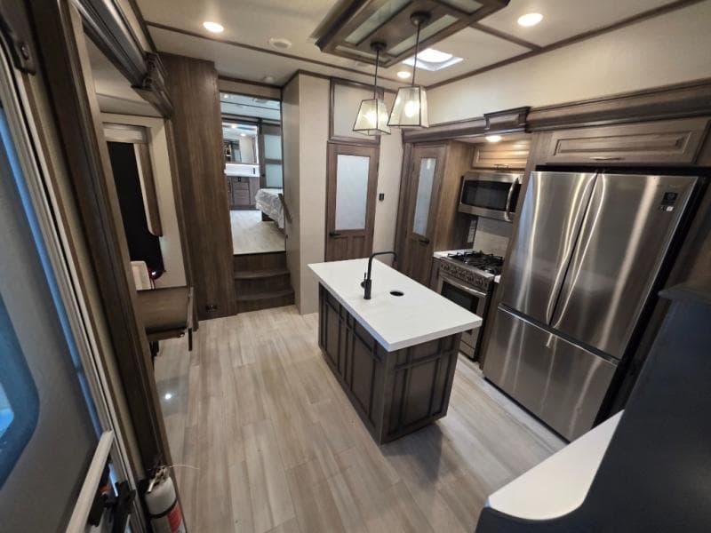 2022 Grand Design 2022 Grand Design Solitude - thumbnail 31