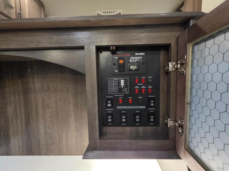 2022 Grand Design 2022 Grand Design Solitude - thumbnail 35