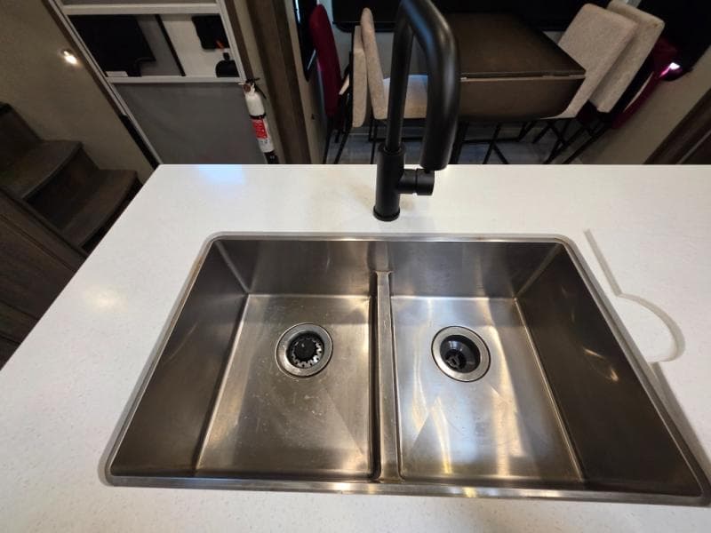 2022 Grand Design 2022 Grand Design Solitude - thumbnail 40