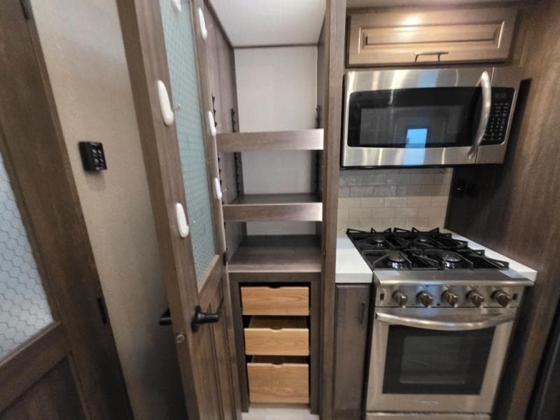 2022 Grand Design 2022 Grand Design Solitude - thumbnail 48