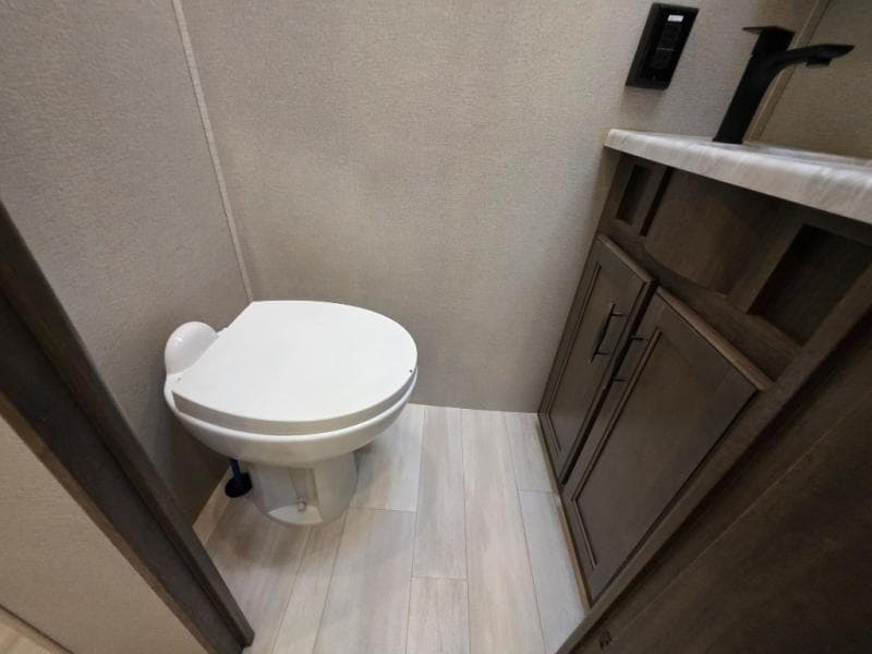 2022 Grand Design 2022 Grand Design Solitude - thumbnail 50