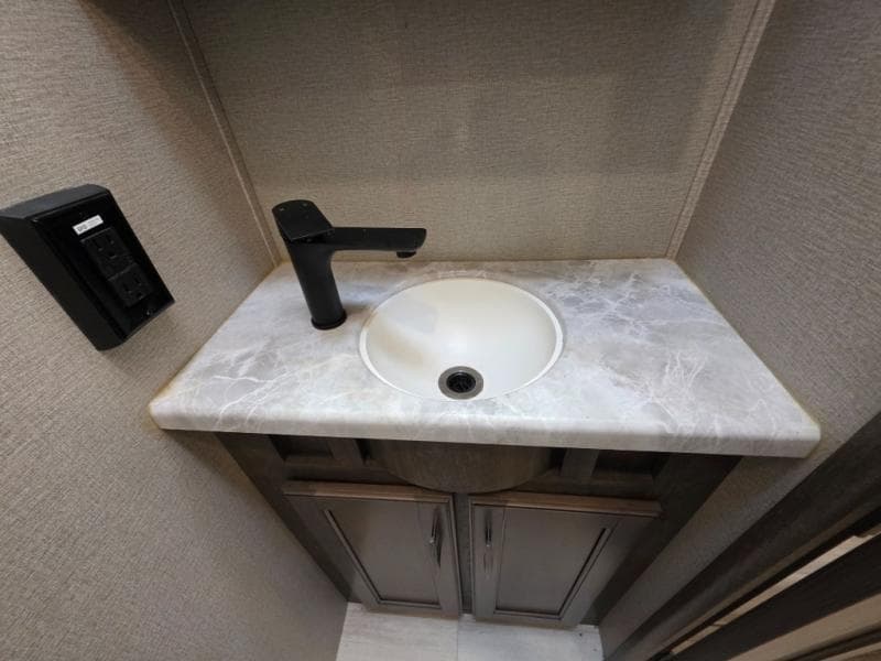 2022 Grand Design 2022 Grand Design Solitude - thumbnail 52