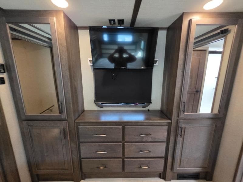 2022 Grand Design 2022 Grand Design Solitude - thumbnail 56