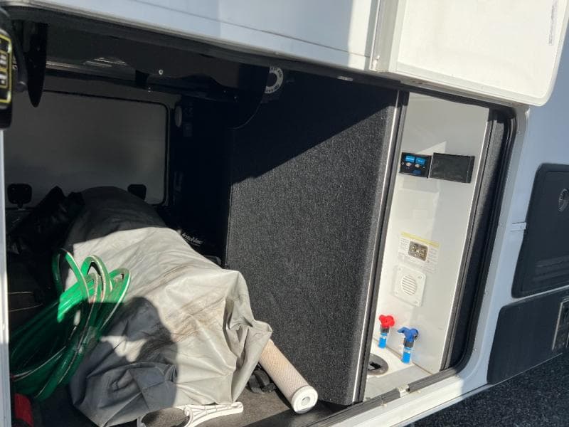 2023 Grand Design 2023 Grand Design Solitude - thumbnail 8