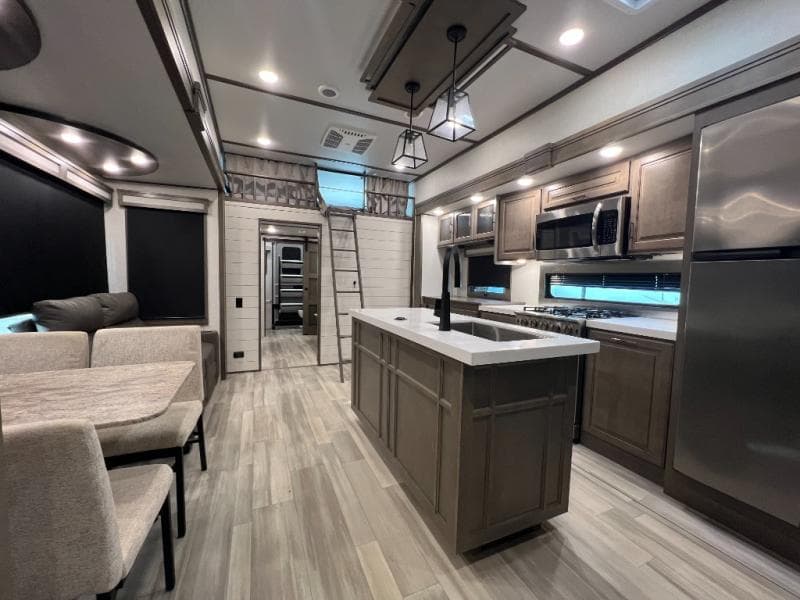 2023 Grand Design 2023 Grand Design Solitude - thumbnail 13