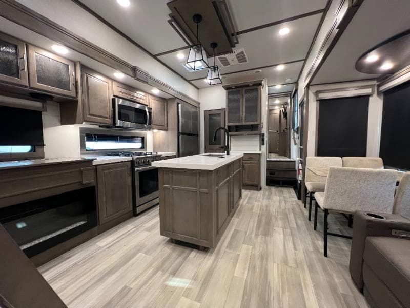 2023 Grand Design 2023 Grand Design Solitude - thumbnail 17