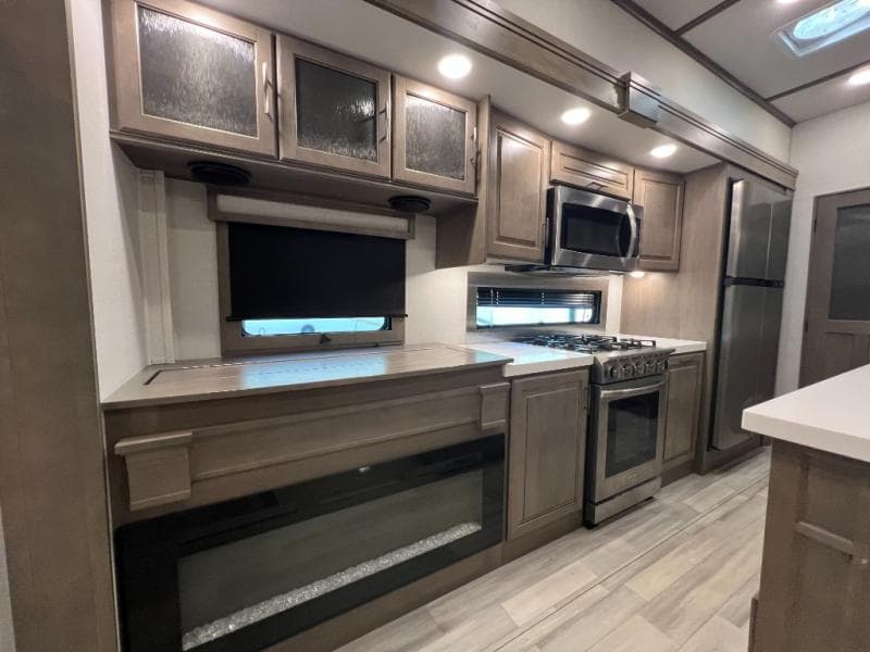 2023 Grand Design 2023 Grand Design Solitude - thumbnail 18