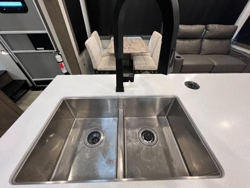 2023 Grand Design 2023 Grand Design Solitude - thumbnail 20