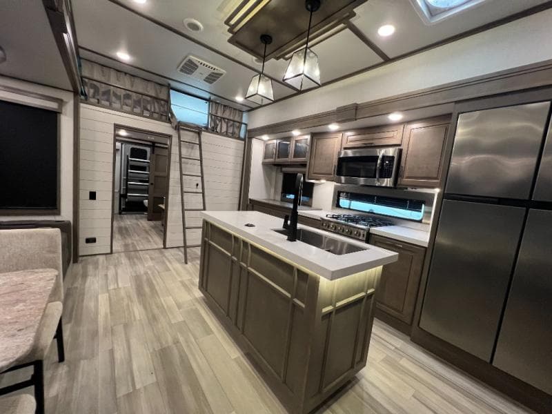 2023 Grand Design 2023 Grand Design Solitude - thumbnail 33