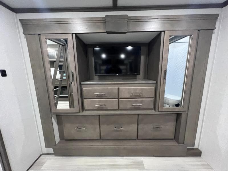 2023 Grand Design 2023 Grand Design Solitude - thumbnail 38