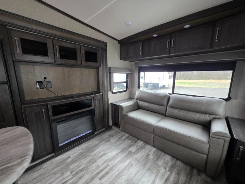 2022 Grand Design 2022 Grand Design Reflection 150 Series - thumbnail 18