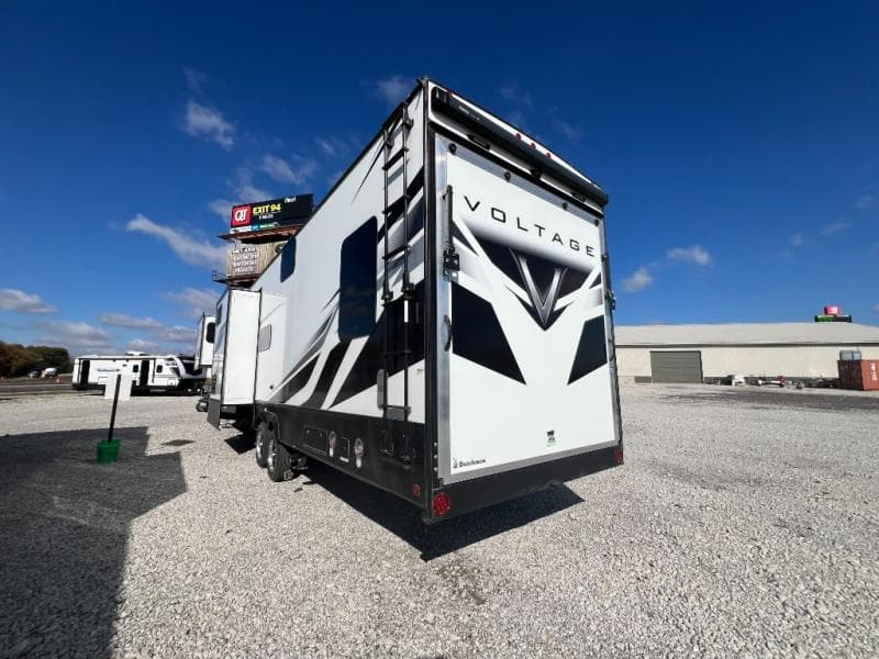 2022 Dutchmen 2022 Dutchmen Voltage - thumbnail 3