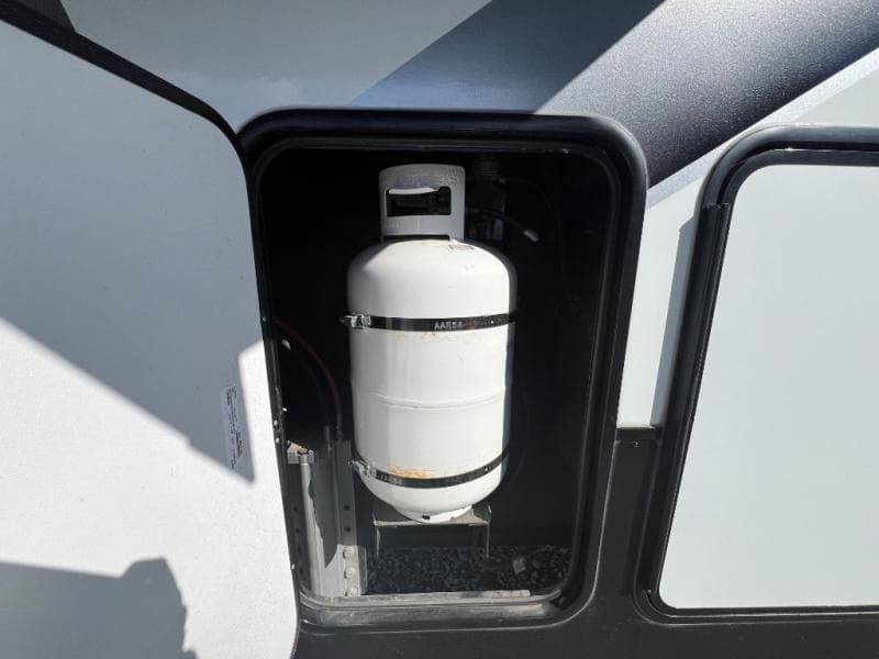 2022 Dutchmen 2022 Dutchmen Voltage - thumbnail 6