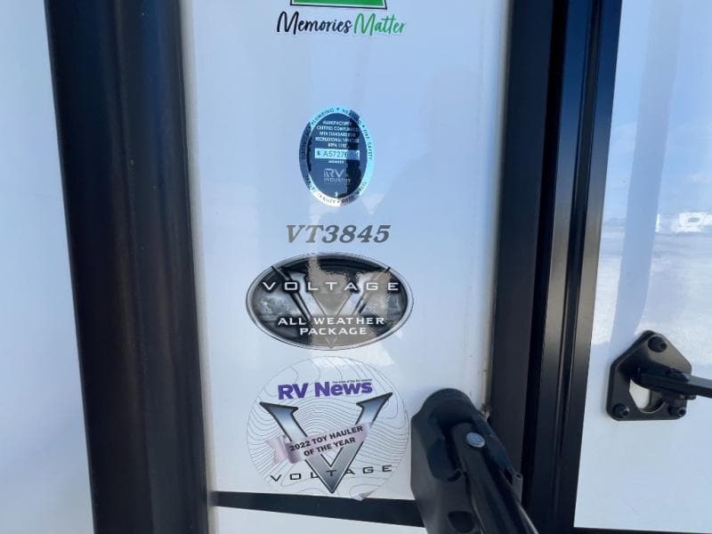 2022 Dutchmen 2022 Dutchmen Voltage - thumbnail 9